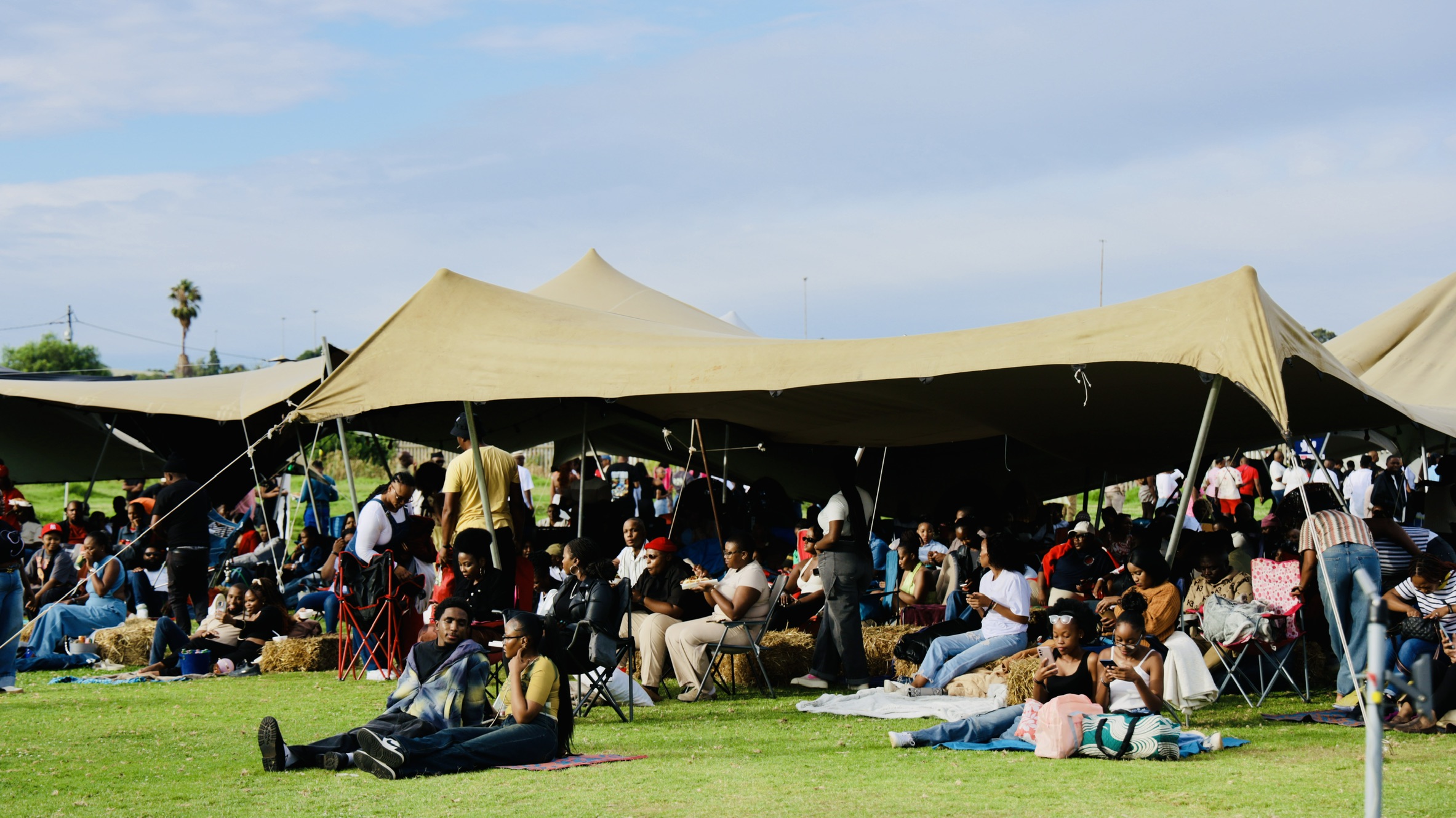 Packed outdoor screening